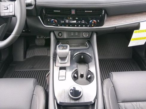 New 2026 Nissan Rogue Platinum image 3