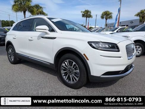 Used 2022 Lincoln Nautilus FWD w/ Premium Package image 2
