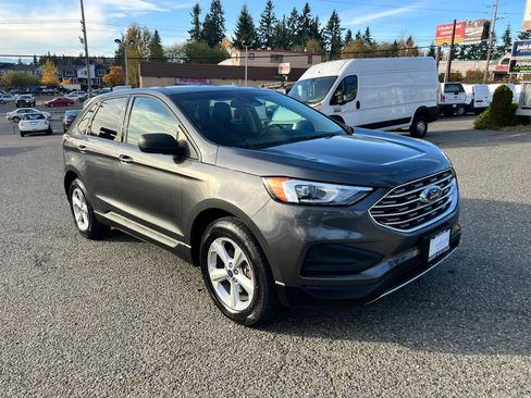 Used 2020 Ford Edge SE image 3