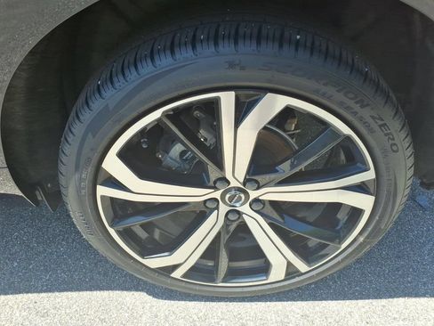 Used 2025 Volvo XC60 B5 Ultra w/ Protection Package Premier AWD/4WD image 11