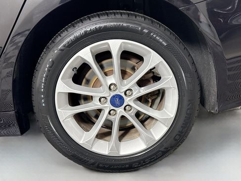 Used 2020 Ford Fusion SE image 29