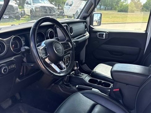Used 2022 Jeep Wrangler Unlimited Sahara w/ Cold Weather Group AWD/4WD image 9