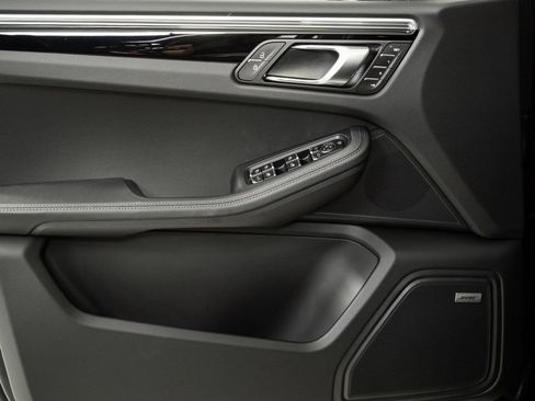 New 2026 Porsche Macan AWD/4WD image 6