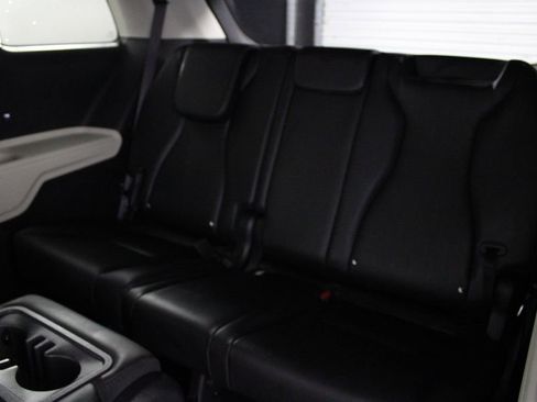 Used 2024 Kia Carnival EX image 21