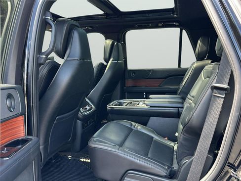 Used 2018 Lincoln Navigator Reserve w/ Technology Package image 10