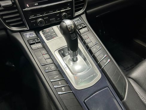 Used 2012 Porsche Panamera 4 image 31