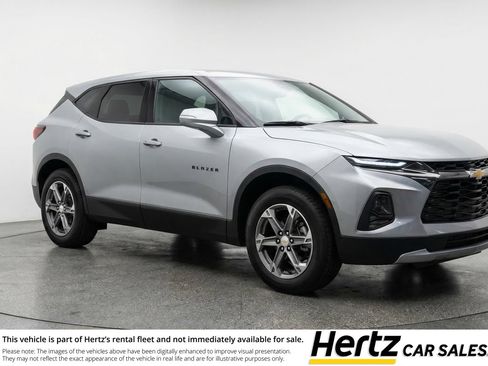 Used 2025 Chevrolet Blazer LT FWD image 1