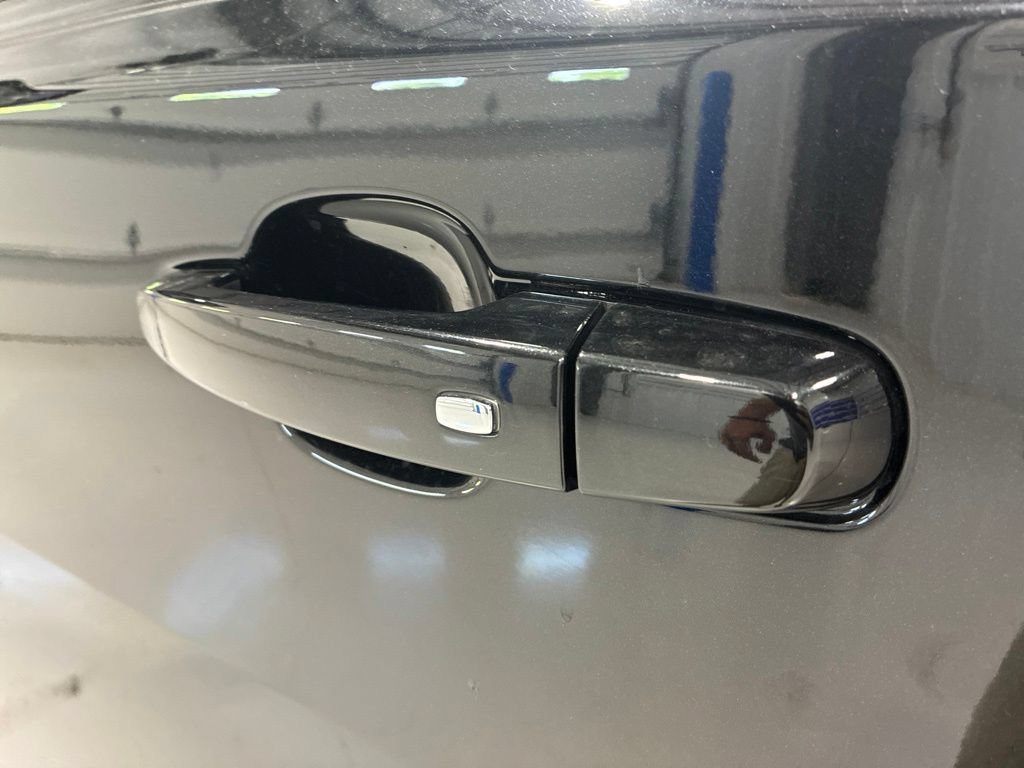Used 2022 Chevrolet Traverse RS w/ LPO, Floor Liner Package FWD image 14