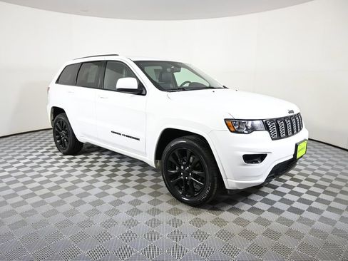 Used 2020 Jeep Grand Cherokee Altitude AWD/4WD image 9