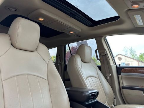 Used 2010 Buick Enclave CXL image 18