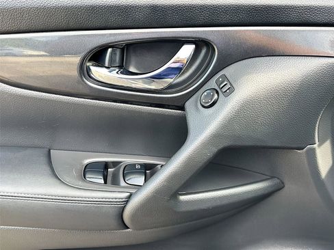 Used 2020 Nissan Rogue SV FWD image 17