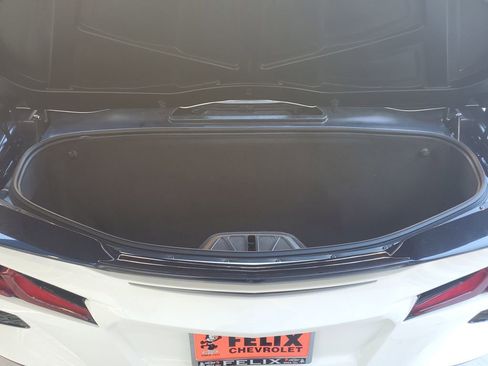 Used 2024 Chevrolet Corvette Stingray Premium Conv w/ Z51 Performance Package image 9