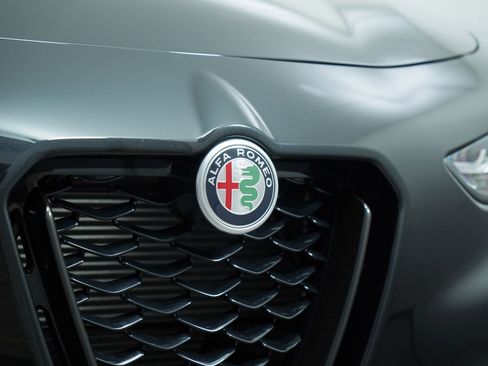 New 2025 Alfa Romeo Stelvio Sprint AWD/4WD image 11