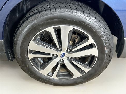 Used 2019 Subaru Outback 2.5i Limited AWD/4WD image 11