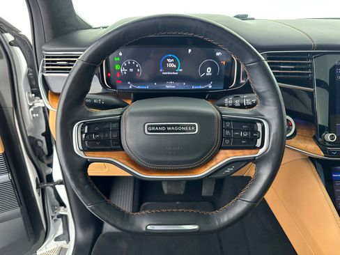 Used 2022 Jeep Grand Wagoneer Series III image 15