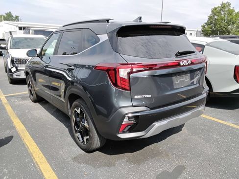 Used 2024 Kia Seltos EX AWD/4WD image 5