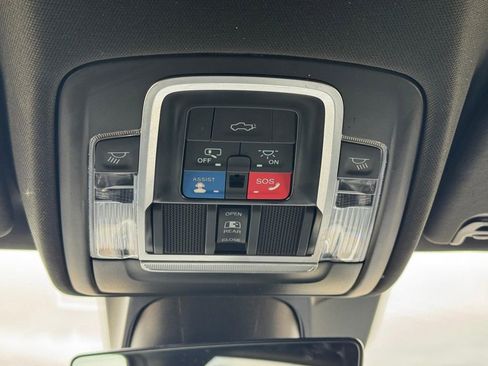 Used 2022 RAM 1500 Laramie AWD/4WD image 17