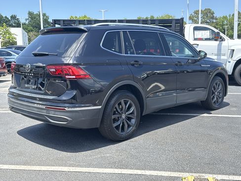 Used 2022 Volkswagen Tiguan SE w/ Panoramic Sunroof Package AWD/4WD image 18