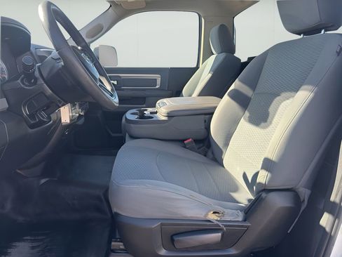 Used 2018 RAM 2500 Tradesman w/ Chrome Appearance Group image 11