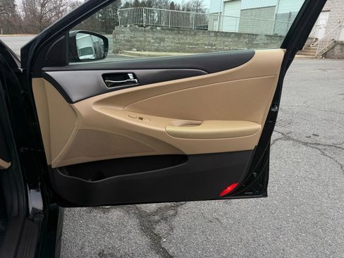 Used 2012 Hyundai Sonata Hybrid w/ Leather Pkg image 25