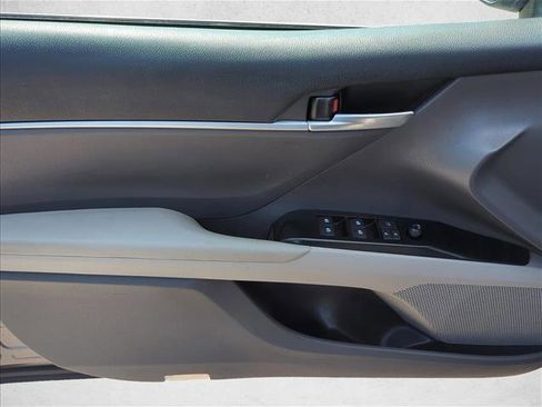 Used 2018 Toyota Camry LE image 8