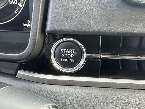 Used 2023 Mitsubishi Outlander SE image 28