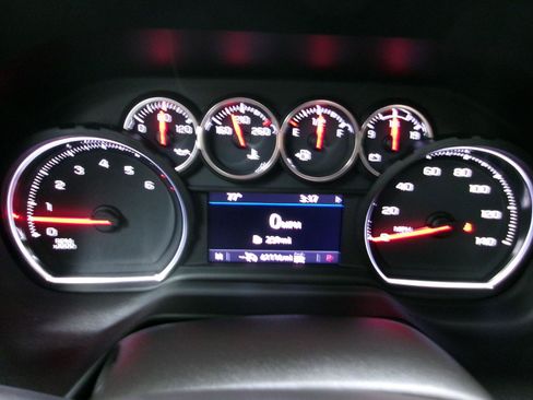 Used 2021 Chevrolet Suburban Z71 AWD/4WD image 7