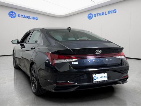 Used 2022 Hyundai Elantra SEL w/ Convenience Package FWD image 6