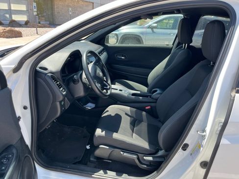 Used 2021 Honda HR-V Sport image 9