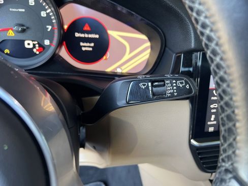 Used 2020 Porsche Cayenne image 28