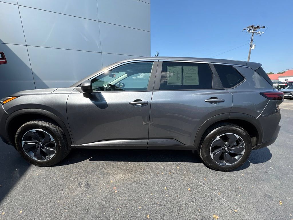 Used 2024 Nissan Rogue SV AWD/4WD image 6