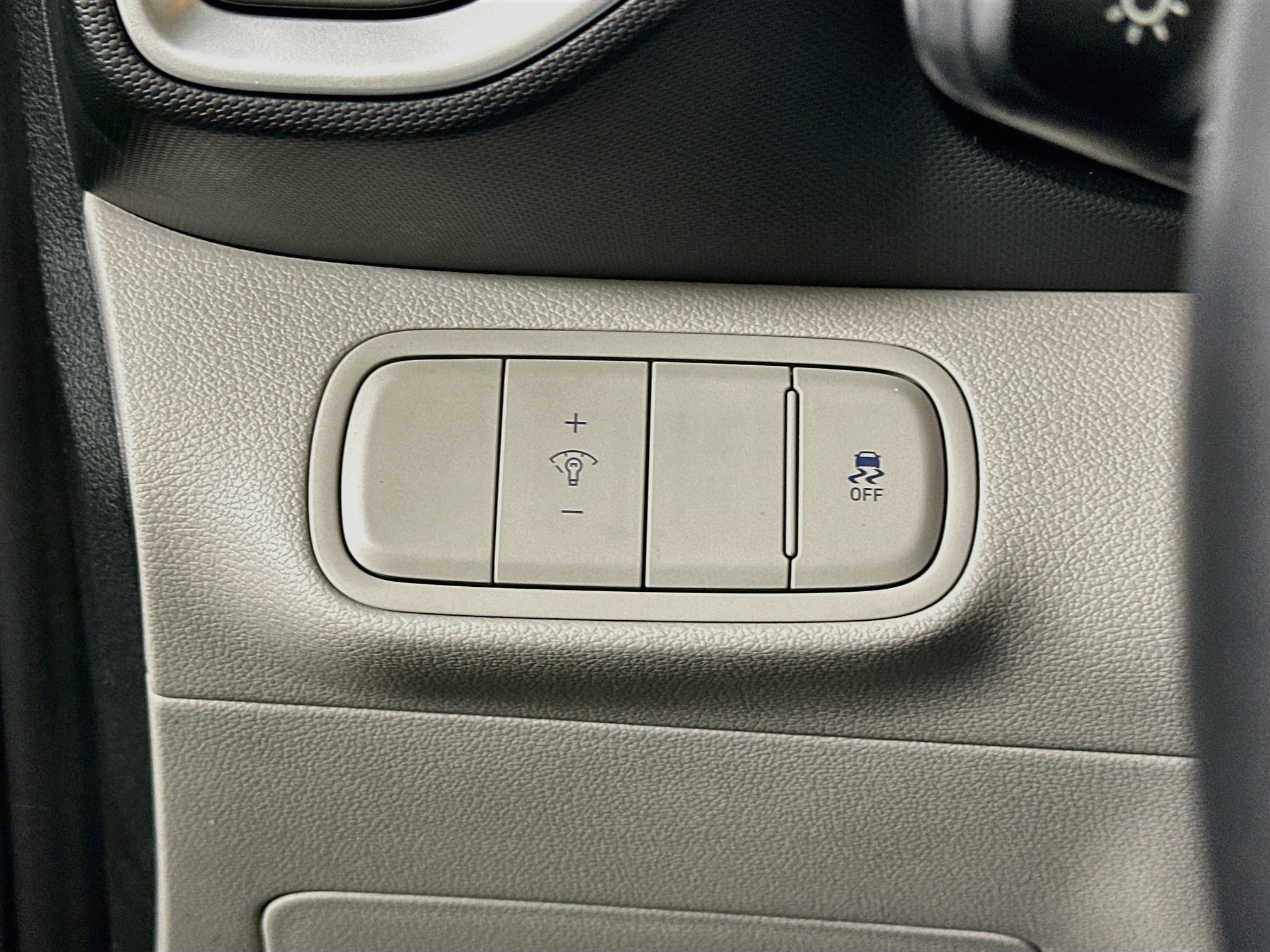 Used 2025 Hyundai Venue SEL FWD image 17