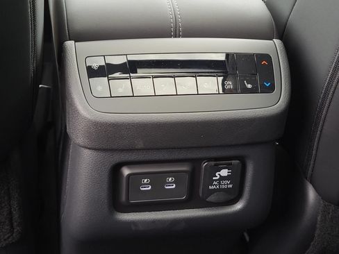 New 2026 Nissan Pathfinder Platinum w/ Accent Package FWD image 17