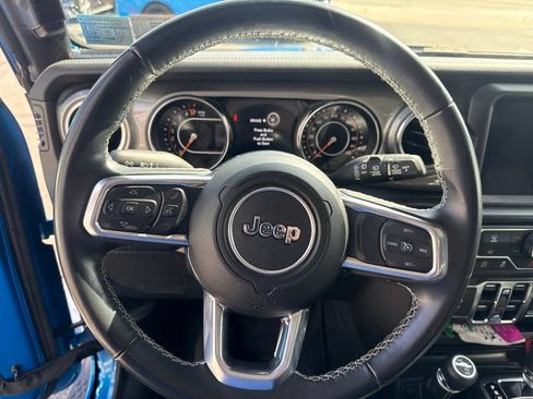 Used 2022 Jeep Wrangler Unlimited Sahara AWD/4WD image 16