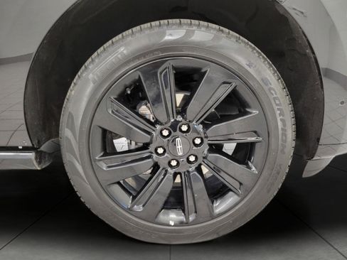 Used 2024 Lincoln Navigator L Reserve AWD/4WD image 3