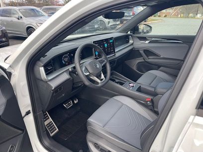 New 2025 Volkswagen Tiguan SE R-Line