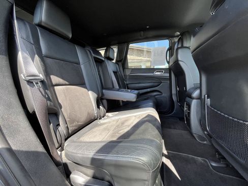 Used 2019 Jeep Grand Cherokee Laredo w/ Laredo X Package AWD/4WD image 15