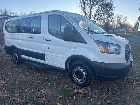Used 2017 Ford Transit 150 XL image 2