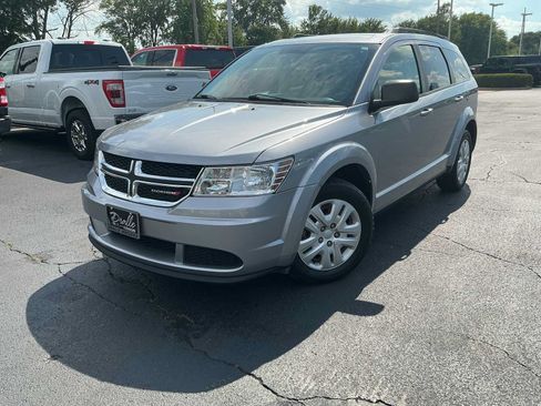 Used 2017 Dodge Journey SE FWD image 3
