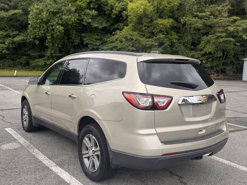 Used 2016 Chevrolet Traverse LT FWD image 4
