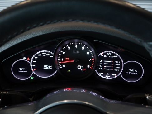 Certified 2023 Porsche Cayenne AWD/4WD image 16