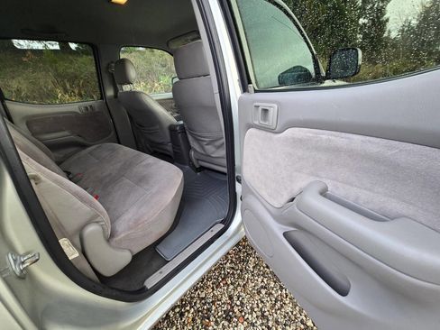 Used 2002 Toyota Tacoma PreRunner image 24