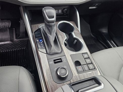 Used 2023 Toyota Highlander Platinum image 31