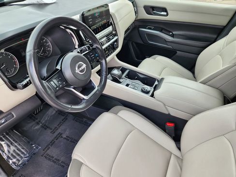 Used 2025 Nissan Pathfinder SL AWD/4WD image 10