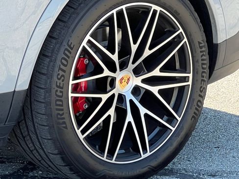 Certified 2024 Porsche Cayenne S AWD/4WD image 12