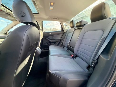 Used 2025 Volkswagen Jetta SE w/ Sunroof Package image 24