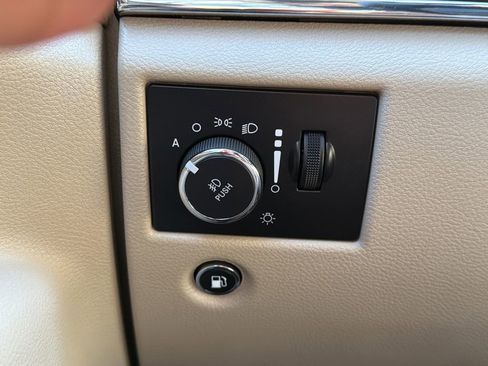 Used 2018 Jeep Grand Cherokee Limited image 26