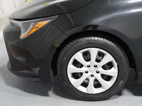 Certified 2022 Toyota Corolla LE FWD image 5