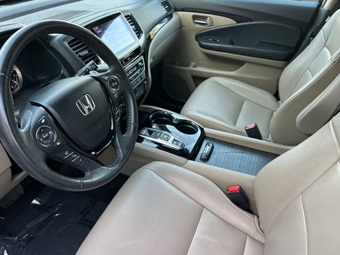 Used 2017 Honda Pilot Touring image 4