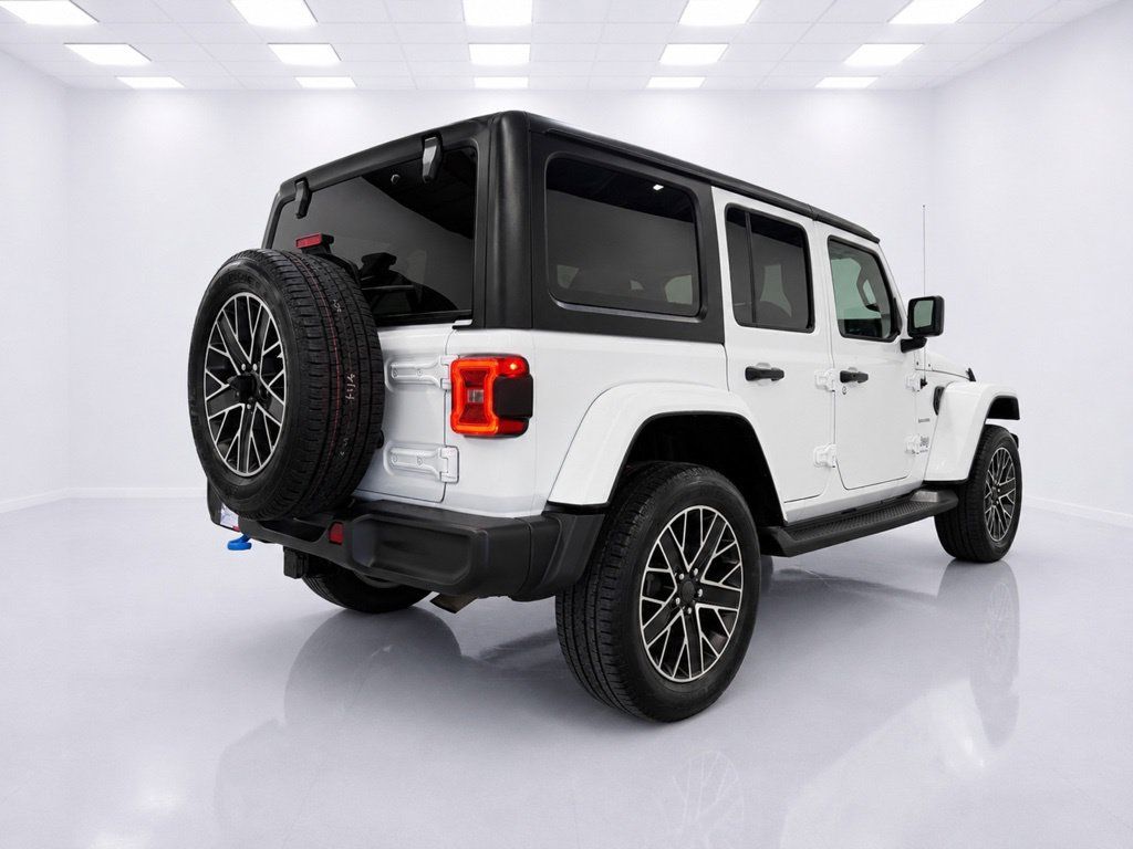 Used 2023 Jeep Wrangler Unlimited Sahara w/ Cold Weather Group AWD/4WD image 13